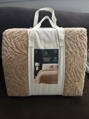 NEW 🆕 Hometrends Taupe Comforter Set - Plush 3-Piece Bedding size Queen